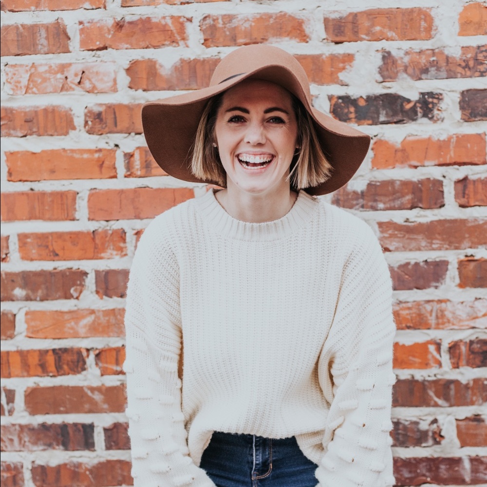 Meet your Posher, Laura